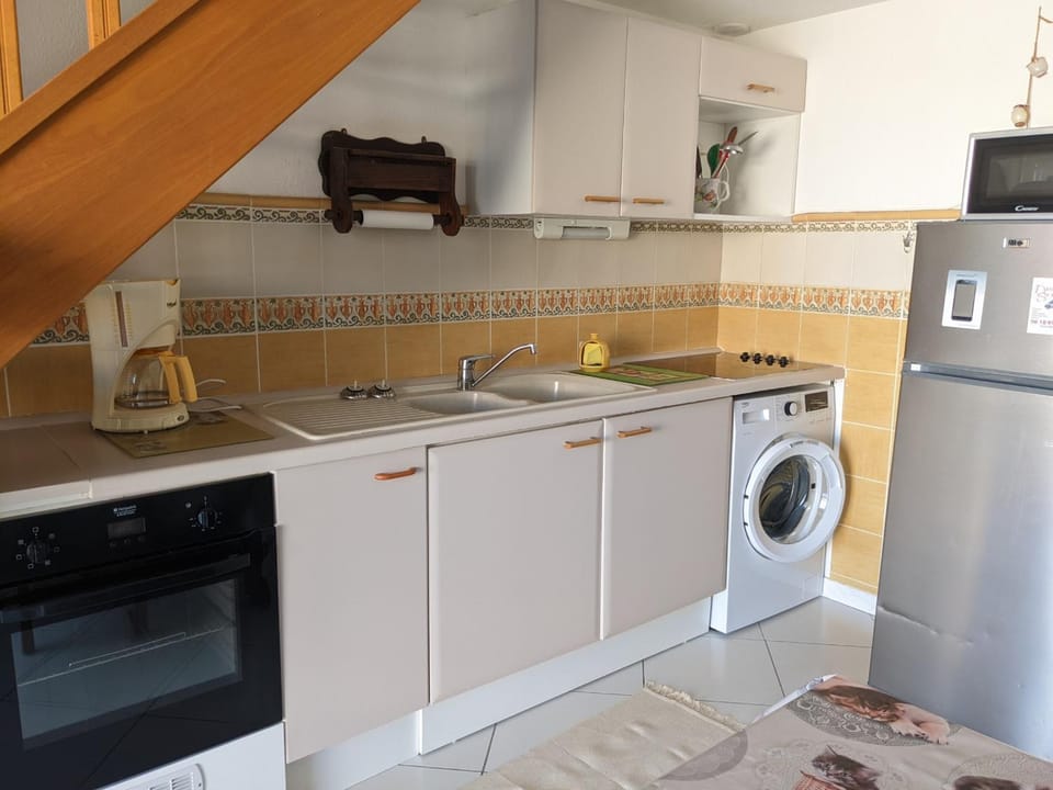 Villa T2 Mezzanine Climatisée avec Cour - 6 Pers - Parking - Proche Plage - Meublé Tourisme 1* - FR-1-797-44 Villa in Port-la-Nouvelle