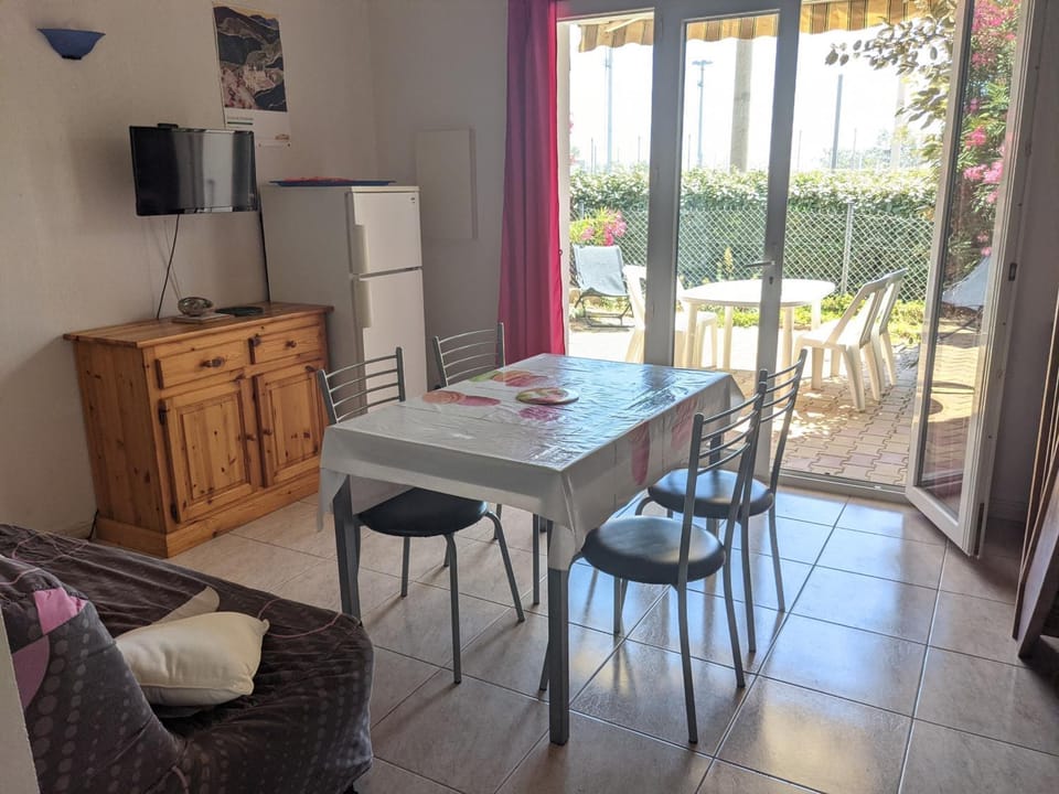 Charmante Maison T2 Mezzanine avec Jardin et Parking, à 500m de la Plage - 6 Pers. - FR-1-797-46 Villa in Port-la-Nouvelle