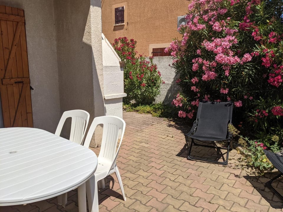 Charmante Maison T2 Mezzanine avec Jardin et Parking, à 500m de la Plage - 6 Pers. - FR-1-797-46 Villa in Port-la-Nouvelle