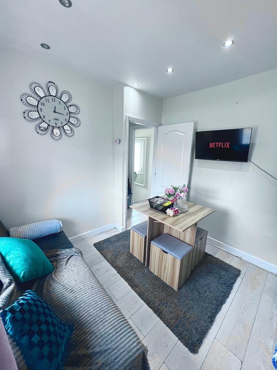 Communal lounge/ TV room, TV and multimedia, Living room, Seating area