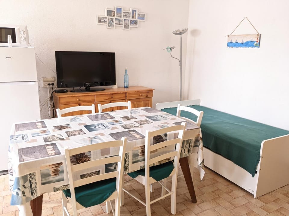 Villa T2 climatisée, 5 pers, proche plage, cour, jardin, barbecue, parking, 2* Meublés Tourisme - FR-1-797-57 Villa in Port-la-Nouvelle