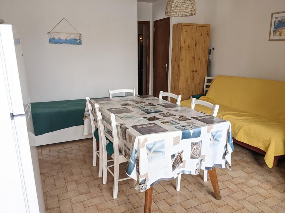 Villa T2 climatisée, 5 pers, proche plage, cour, jardin, barbecue, parking, 2* Meublés Tourisme - FR-1-797-57 Villa in Port-la-Nouvelle
