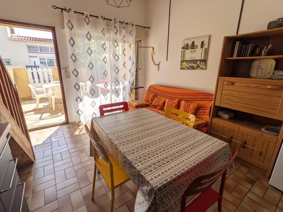Villa T3 Mezzanine Climatisée, Proche Plage, Parking et Terrasse - 6 Pers - FR-1-797-56 Villa in Port-la-Nouvelle