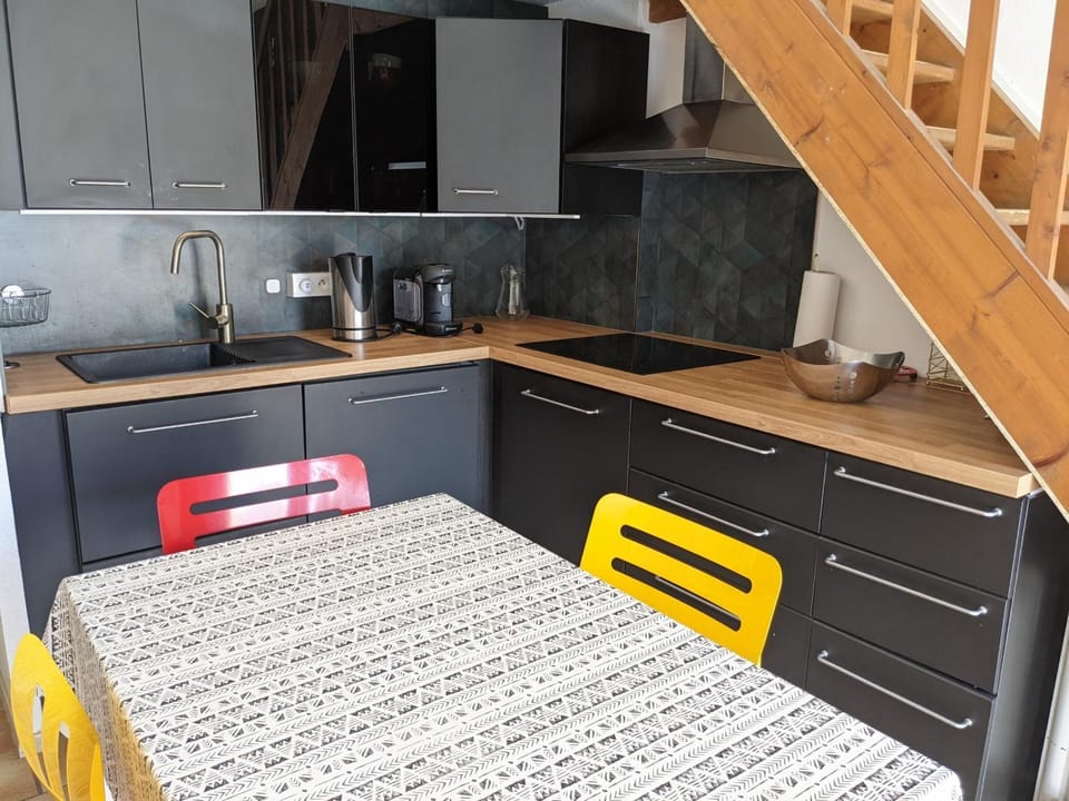 Villa T3 Mezzanine Climatisée, Proche Plage, Parking et Terrasse - 6 Pers - FR-1-797-56 Villa in Port-la-Nouvelle