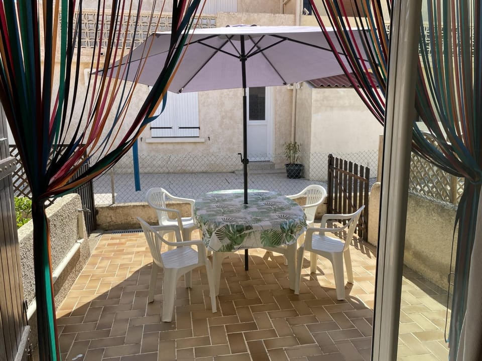 Villa T2 cosy, 40m², 4 pers, proche plage, 2 terrasses, tout équipé, calme et commerces à proximité - FR-1-797-53 Villa in Port-la-Nouvelle