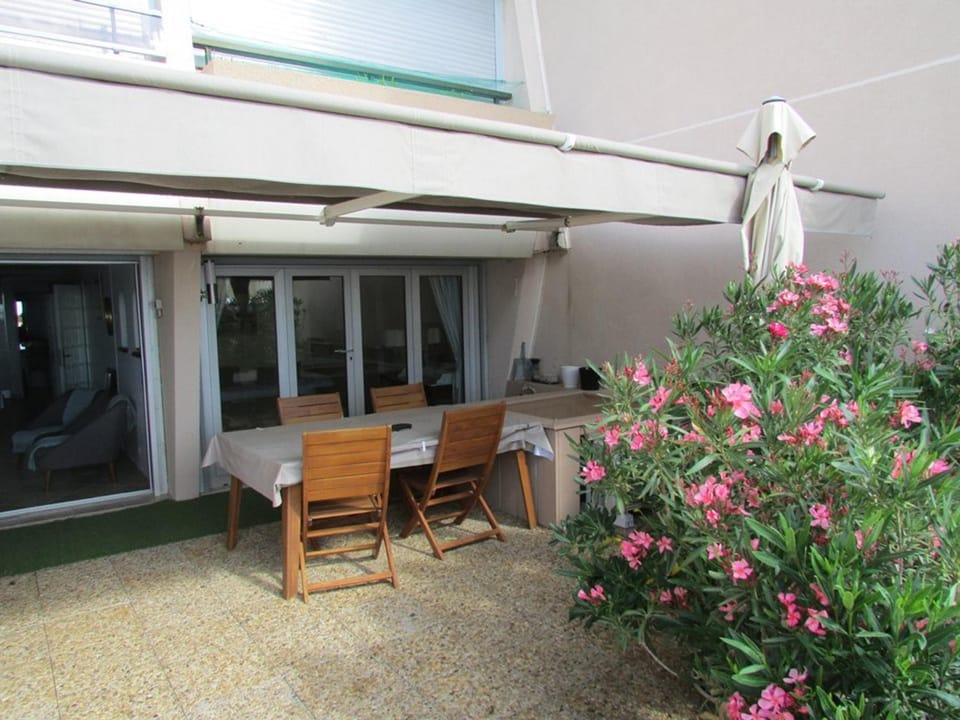 T3 spacieux face mer, climatisé, pour 4-6 pers avec parking - FR-1-803-3 Apartment in Le Lavandou