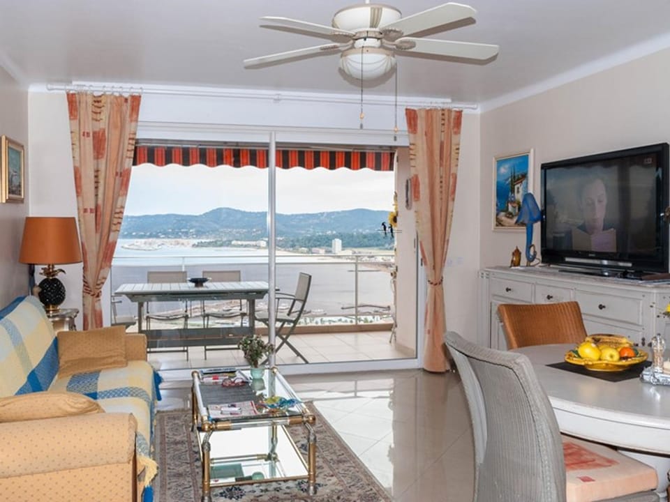 Appartement 3 pièces avec vue sur la baie, 4 personnes, parking - FR-1-803-34 Apartment in Le Lavandou