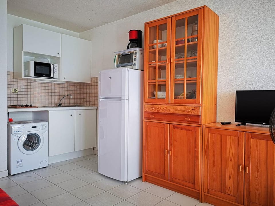 Studio + cabine pour 4, accès plage, parking, au Lavandou - FR-1-803-35 Cabin in Le Lavandou