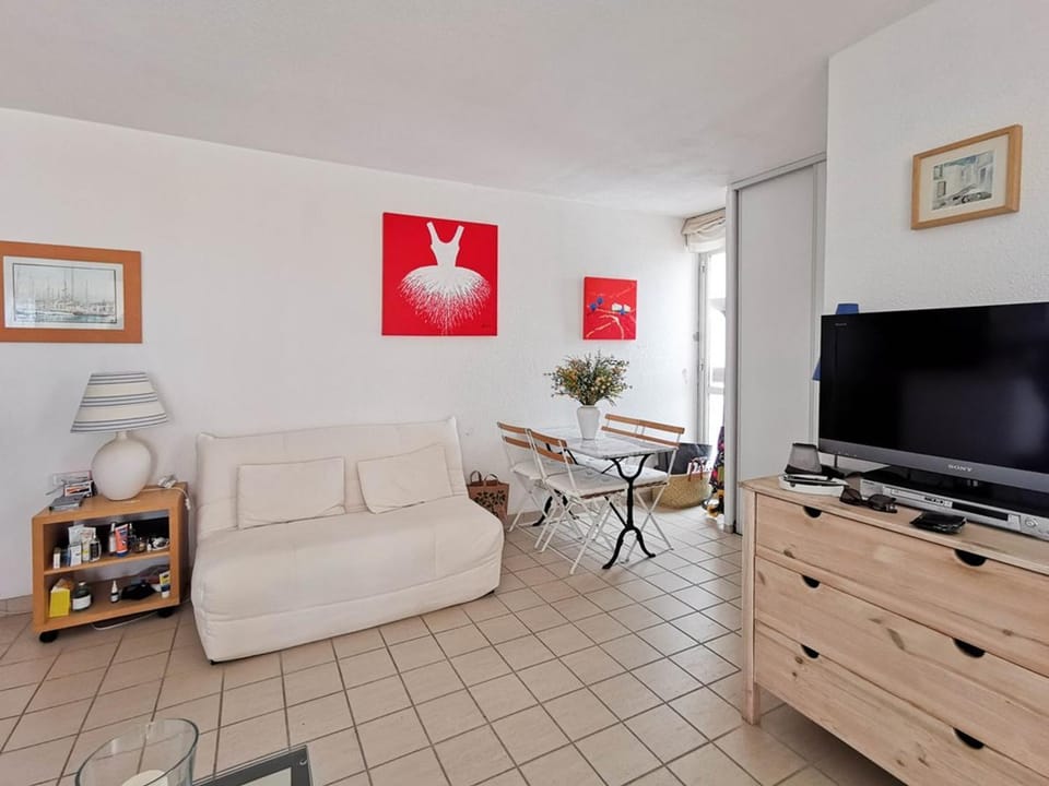 Joli T2 au Port avec Terrasse et Parking, 4 Pers. - FR-1-803-12 Apartment in Bormes-les-Mimosas