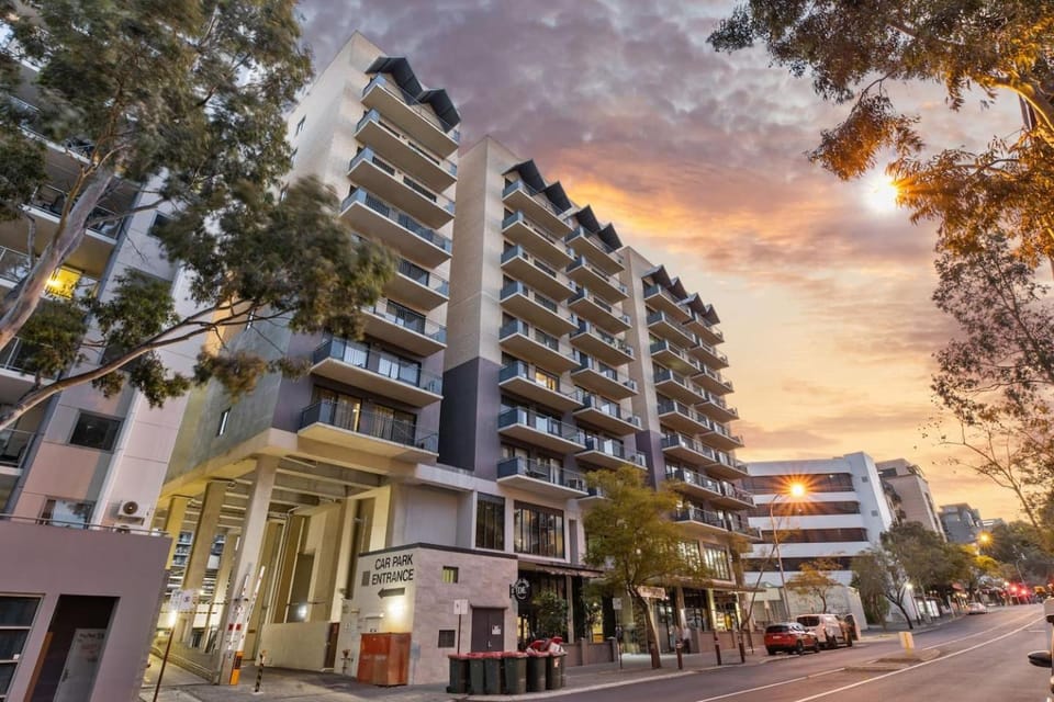 Property building, Street view