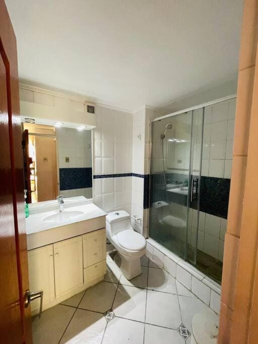 Shower, Bathroom, Bath, towels