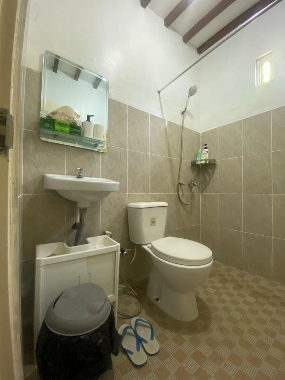Shower, Toilet, Bathroom, bidet, towels