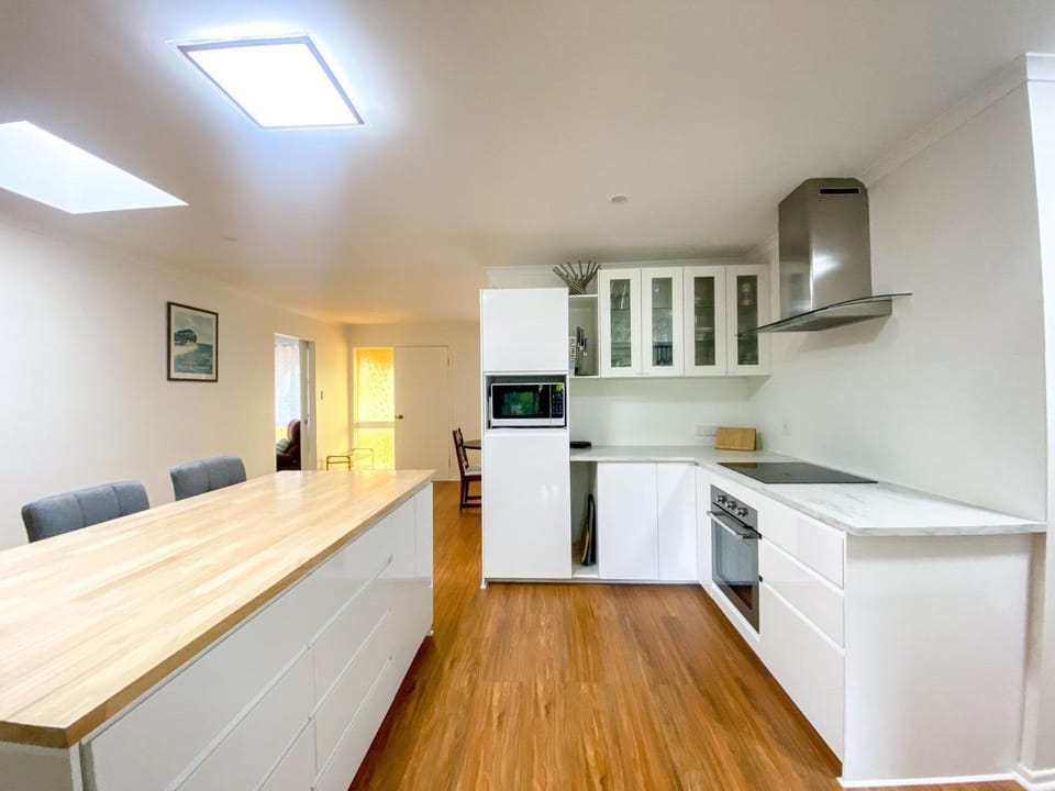 Myway - Burrum Heads - Close to Beach and Boat Ramp - 3BR House in Queensland