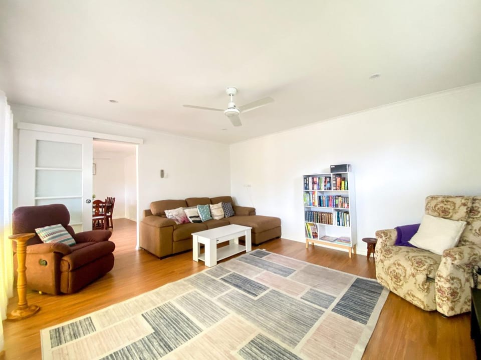 Myway - Burrum Heads - Close to Beach and Boat Ramp - 3BR House in Queensland