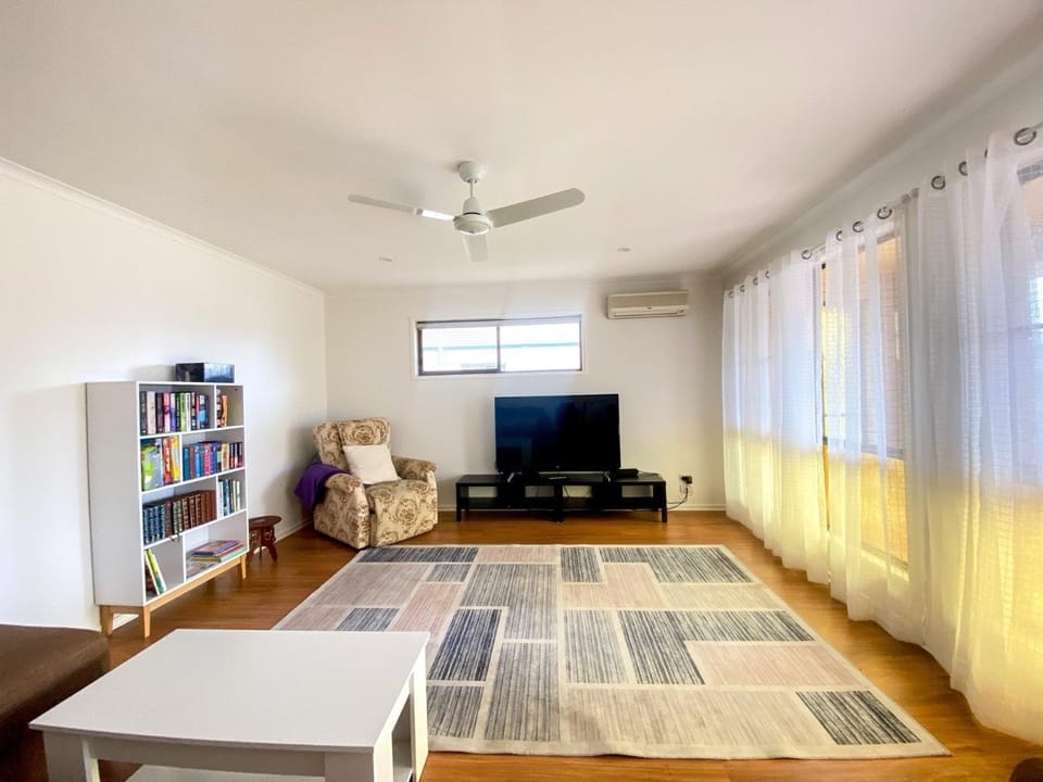 Myway - Burrum Heads - Close to Beach and Boat Ramp - 3BR House in Queensland