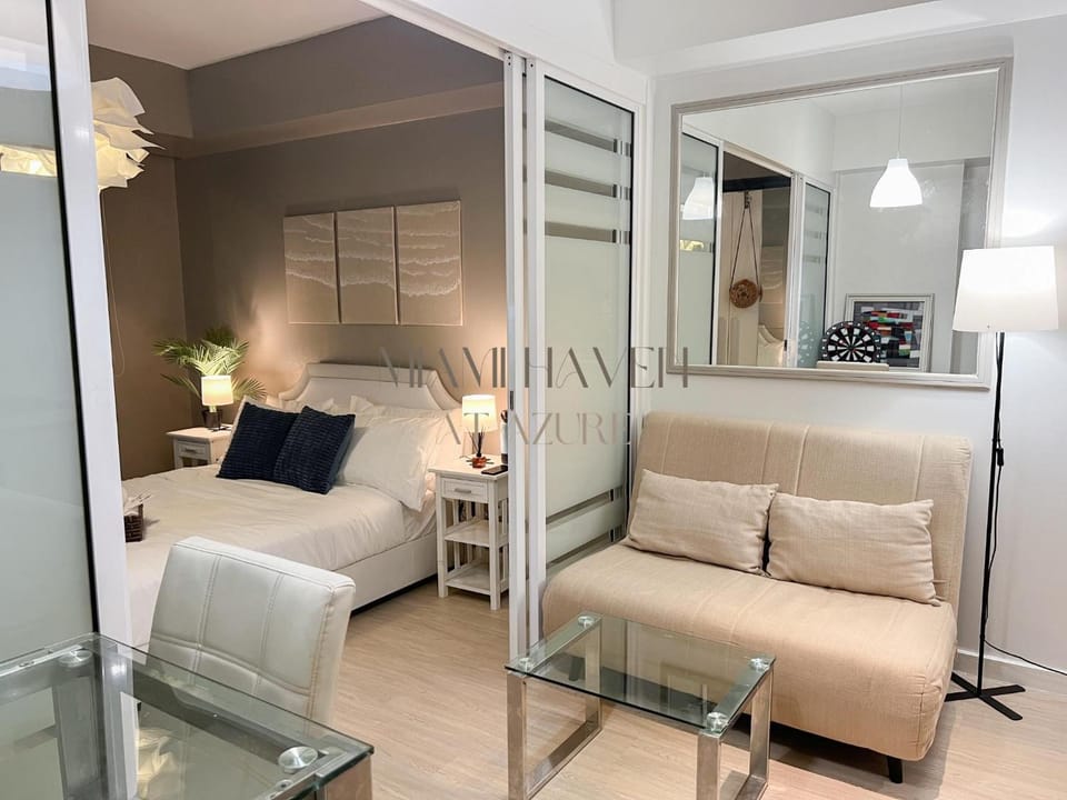 Bed, Living room, Seating area, Bedroom