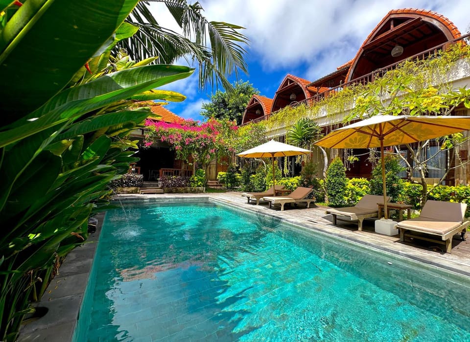 Property building, Pool view, Swimming pool, sunbed