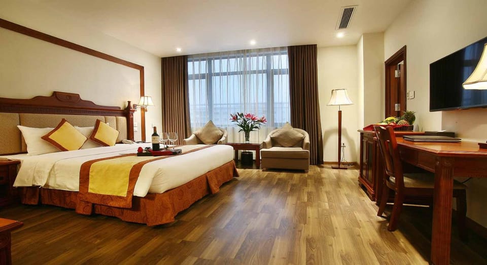 Photo of the whole room, Bedroom