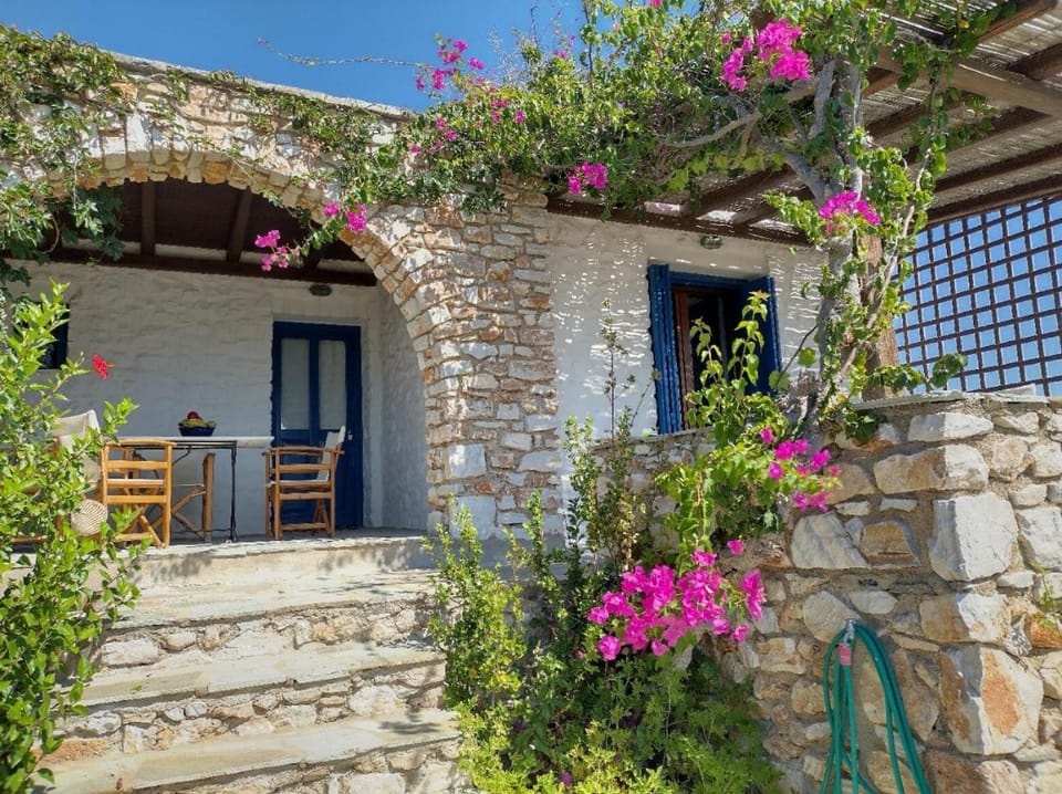 Property building, Garden, Balcony/Terrace, Balcony/Terrace