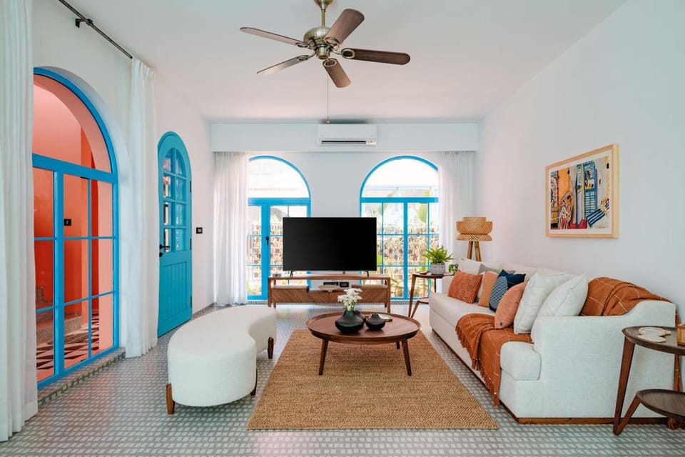 Communal lounge/ TV room, TV and multimedia, Living room, Seating area, Evening entertainment