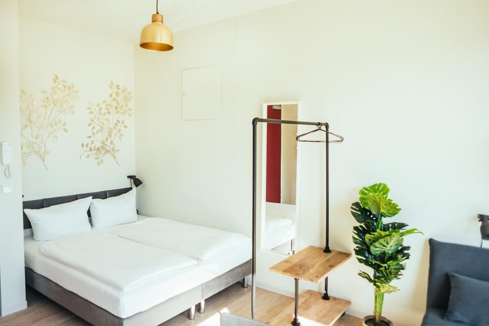 Bed, Bedroom, towels
