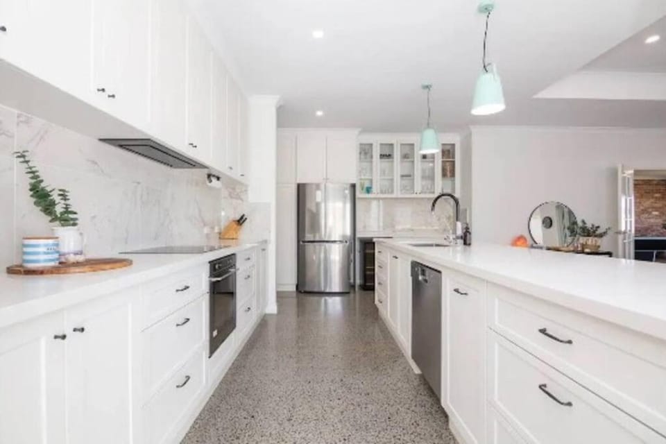 Kitchen or kitchenette, oven