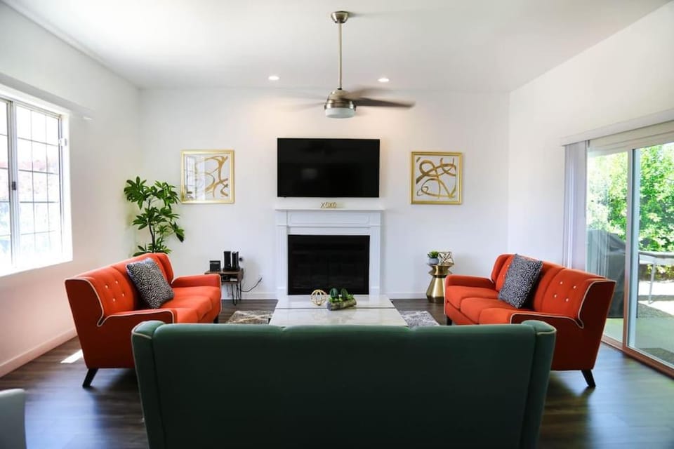 Communal lounge/ TV room