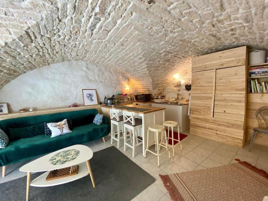 Cave de charme 18ème siècle Apartment in Occitanie