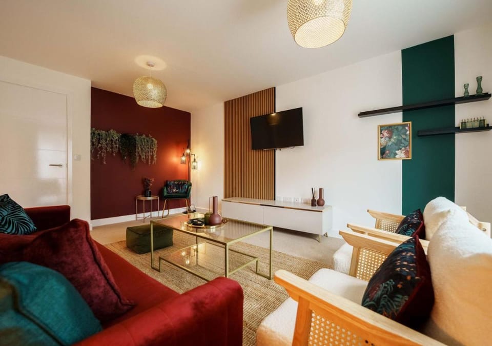 Communal lounge/ TV room, TV and multimedia, Living room, Seating area, Evening entertainment