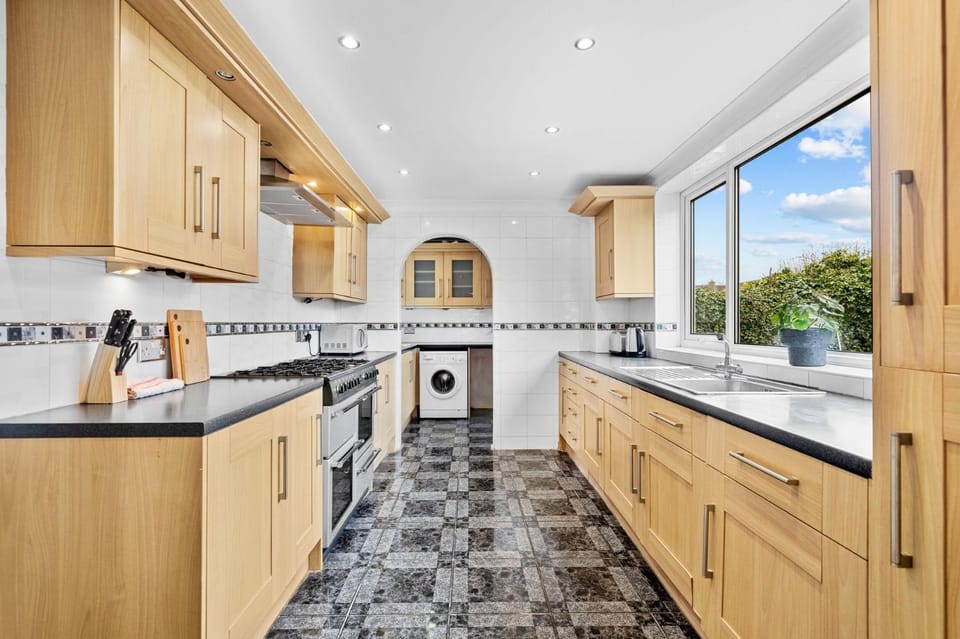 Charming 5BR Home with Garden & Parking Bed and Breakfast in Nottingham