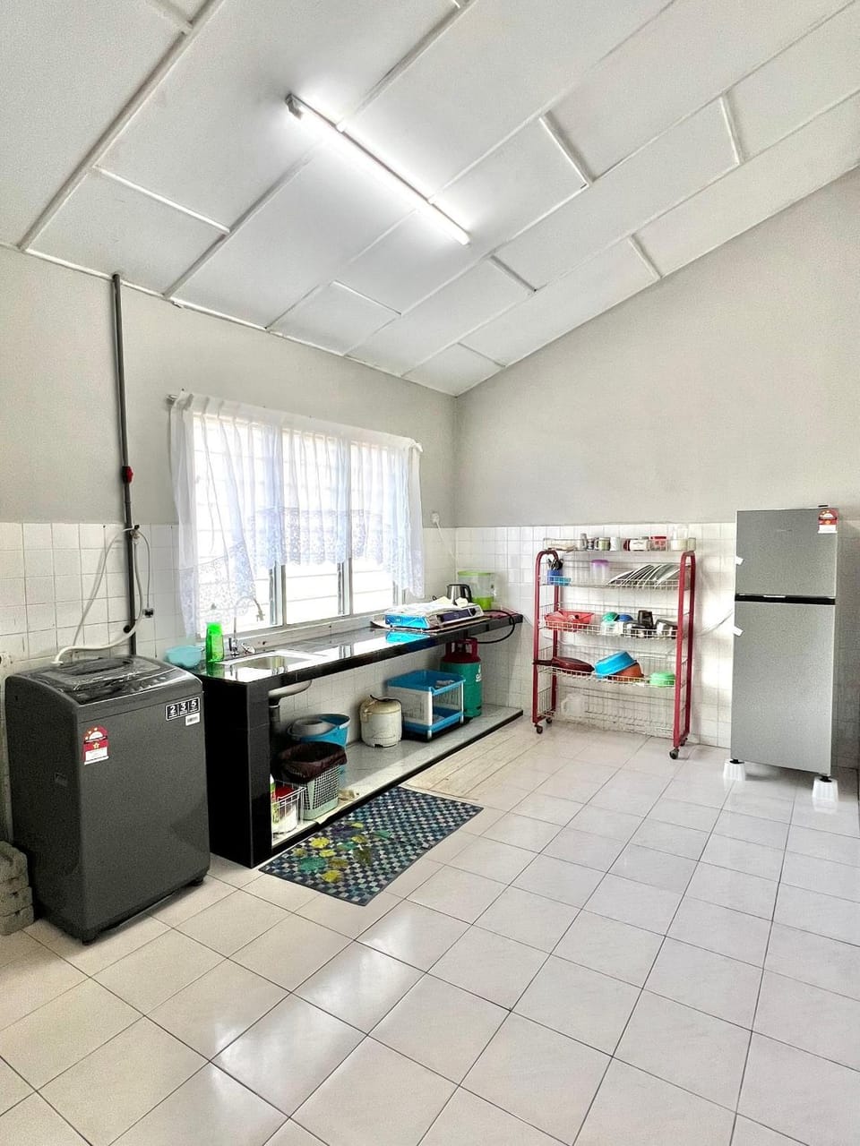 Kitchen or kitchenette, dishwasher