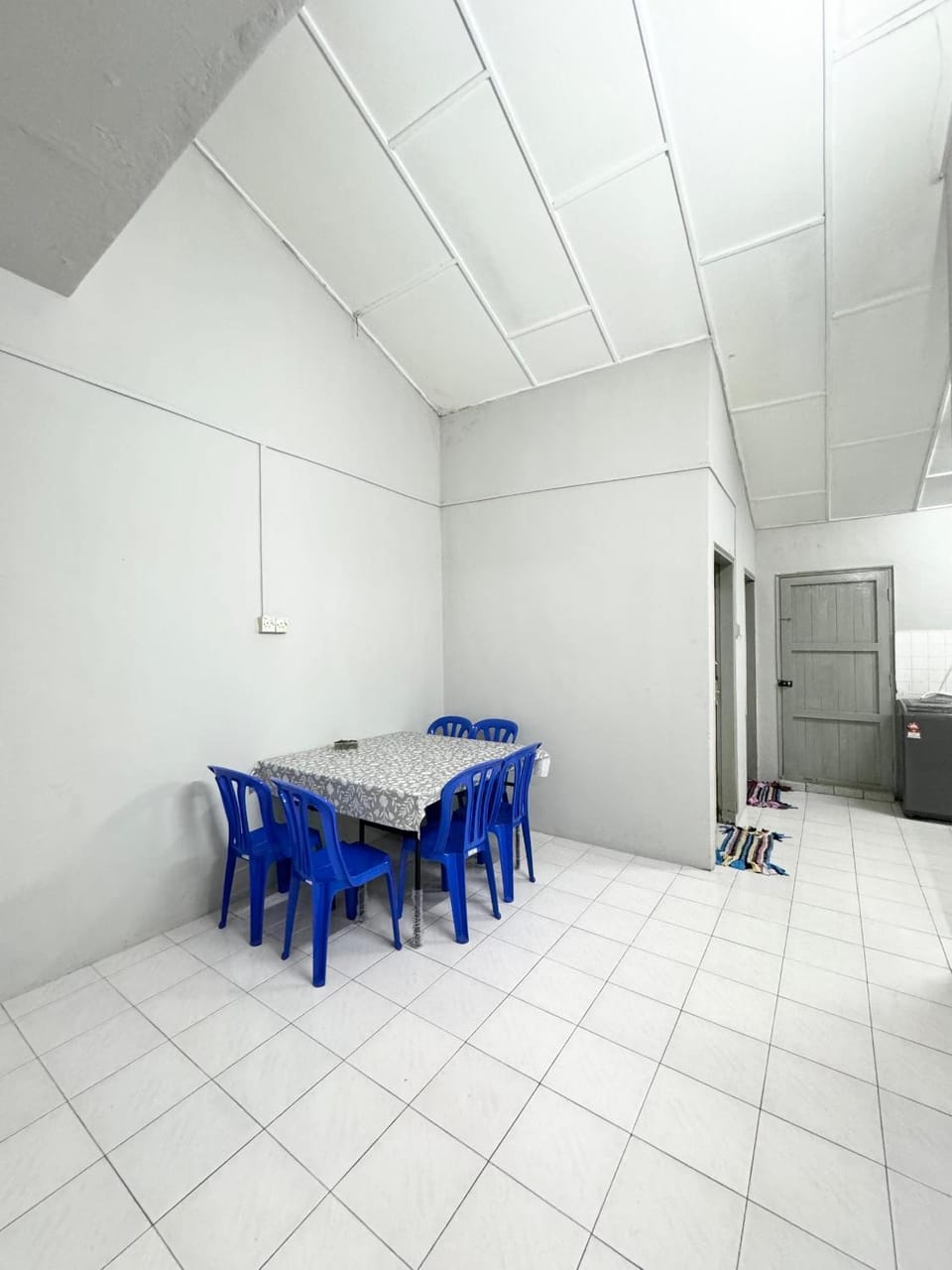 Seating area, Dining area