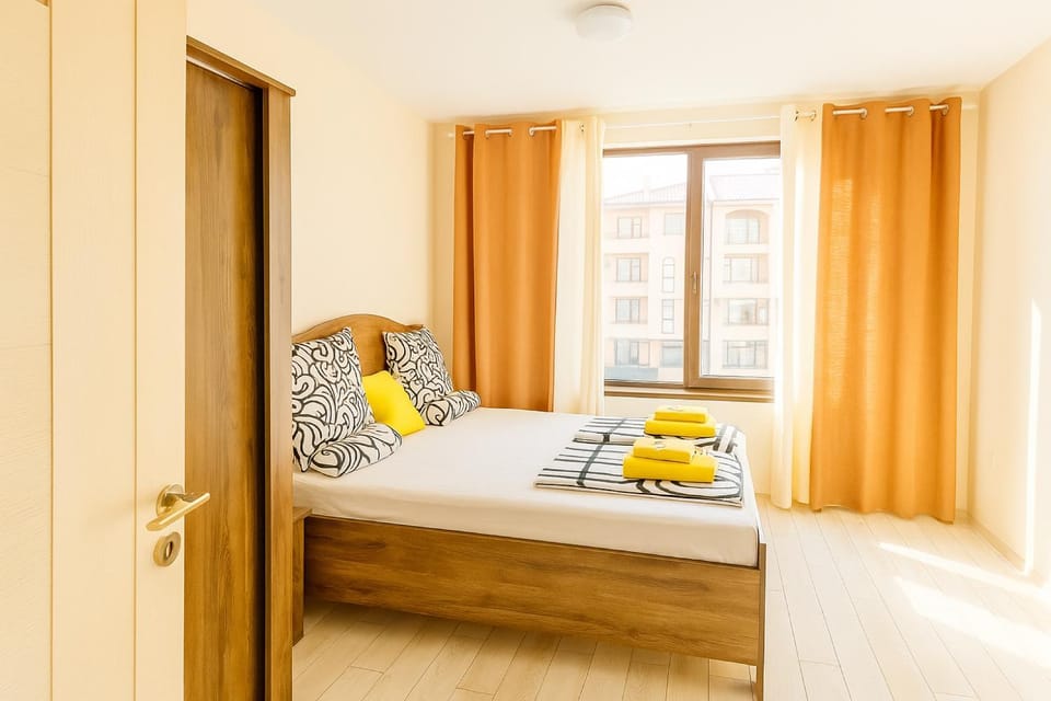 Bed, Bedroom, towels
