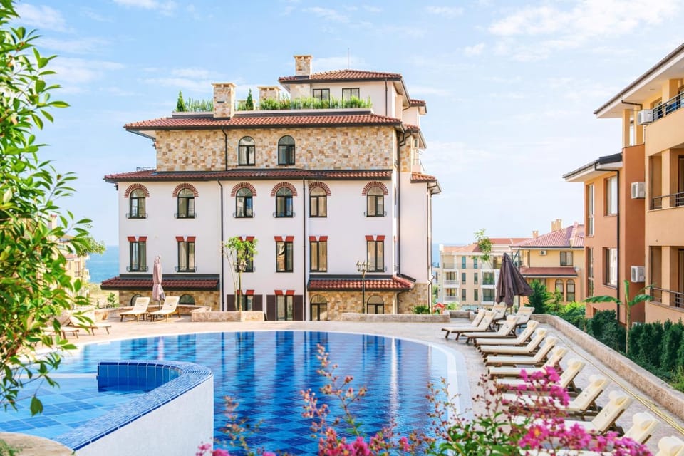 Property building, Swimming pool, Swimming pool, sunbed