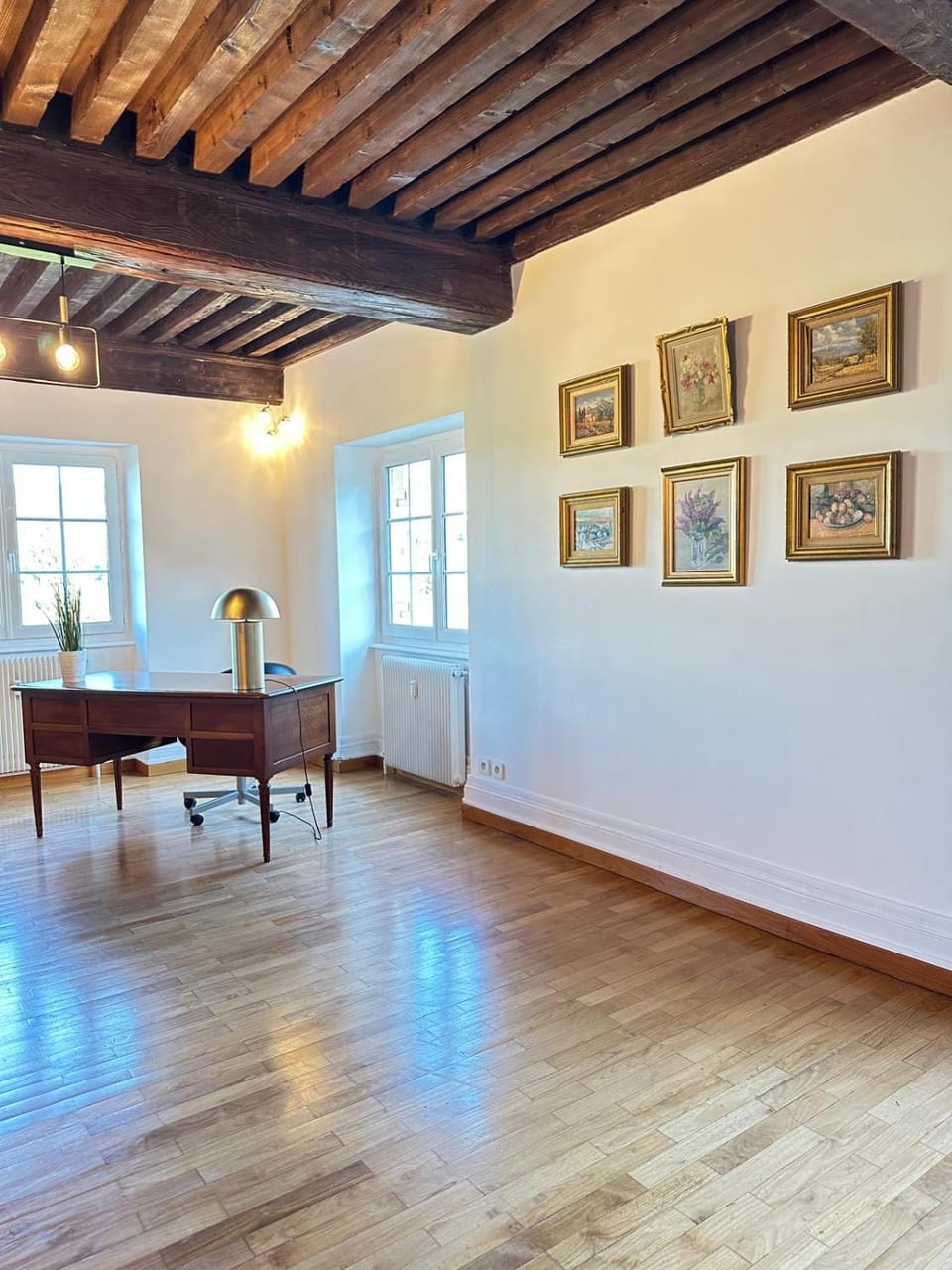 Séjourner au Château de la Roue Grand appartement 160 m2 Apartment in Auvergne-Rhône-Alpes