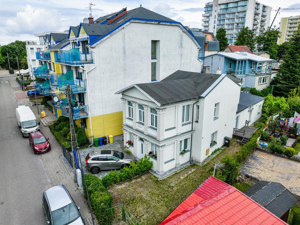 Property building, Neighbourhood, Bird's eye view, City view, Street view, Location, Parking