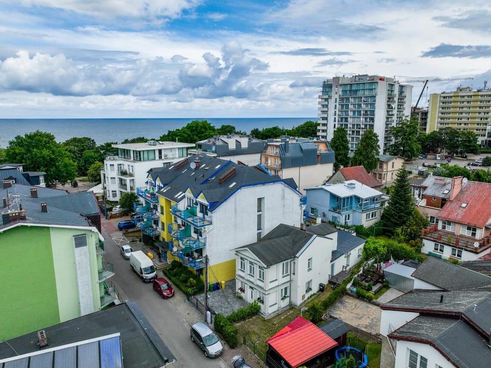 Property building, Day, Neighbourhood, Bird's eye view, Sea view, Street view, Location, Parking