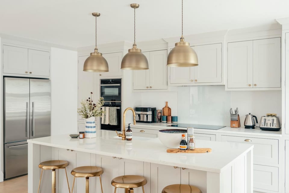 Coffee/tea facilities, Kitchen or kitchenette, dishwasher, microwave, oven, stove, toaster