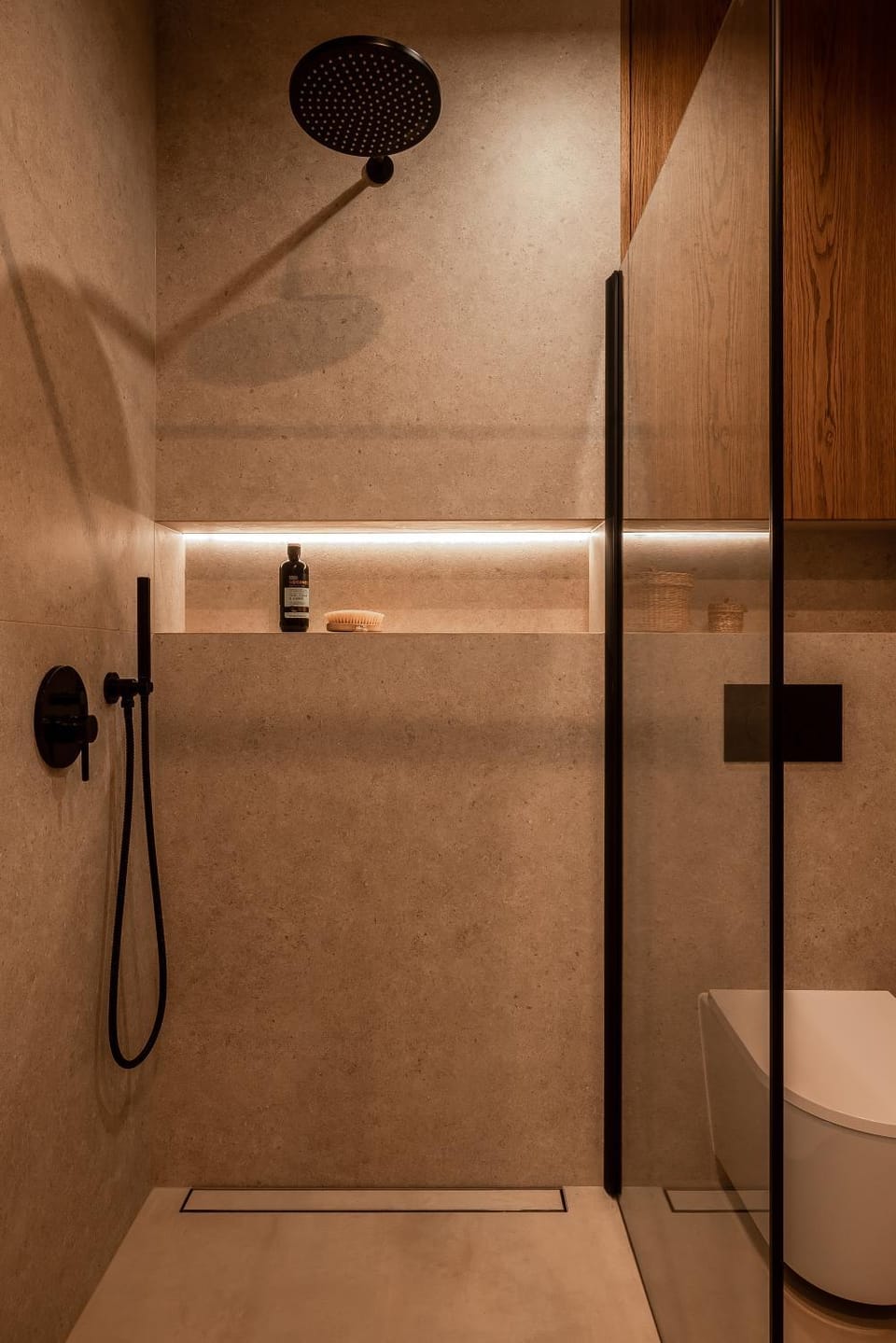 Shower, Toilet