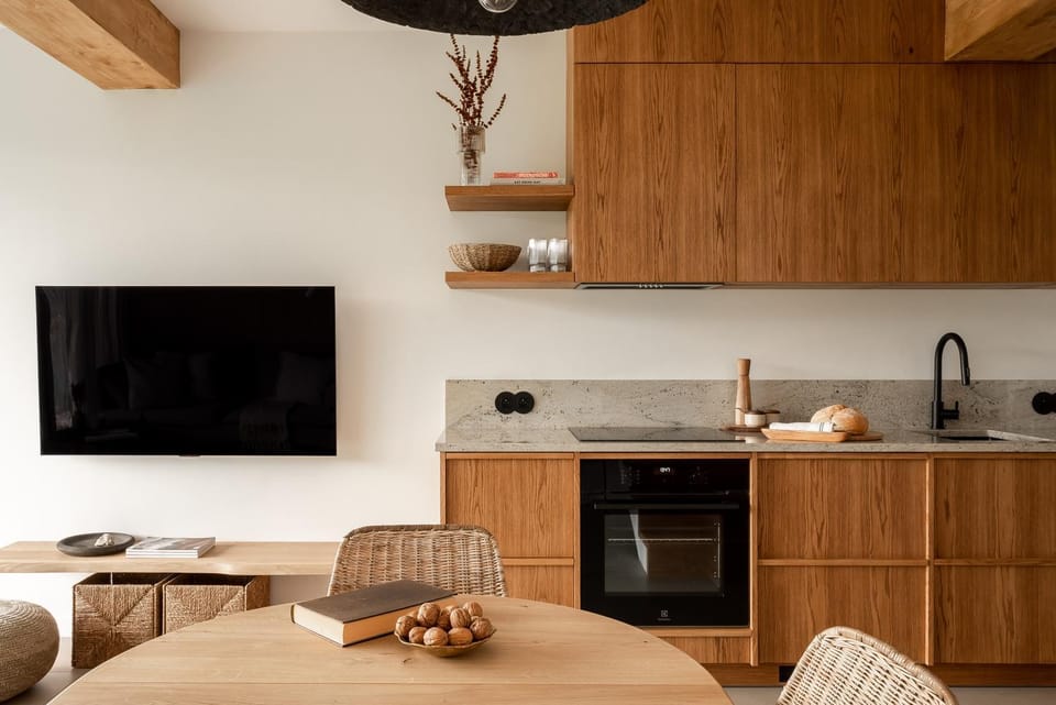 TV and multimedia, Kitchen or kitchenette, Dining area, stove