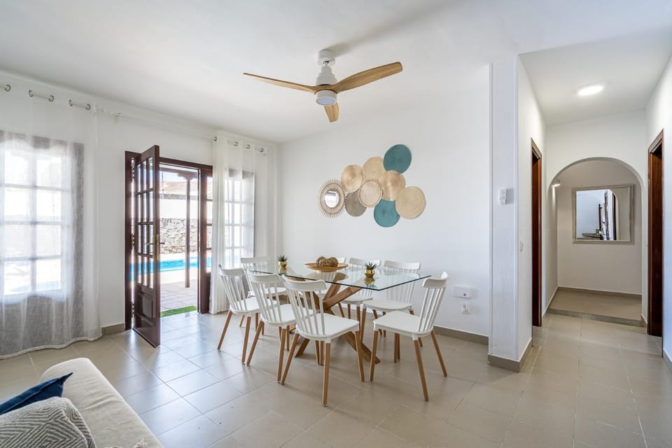 Lounge or bar, Dining area