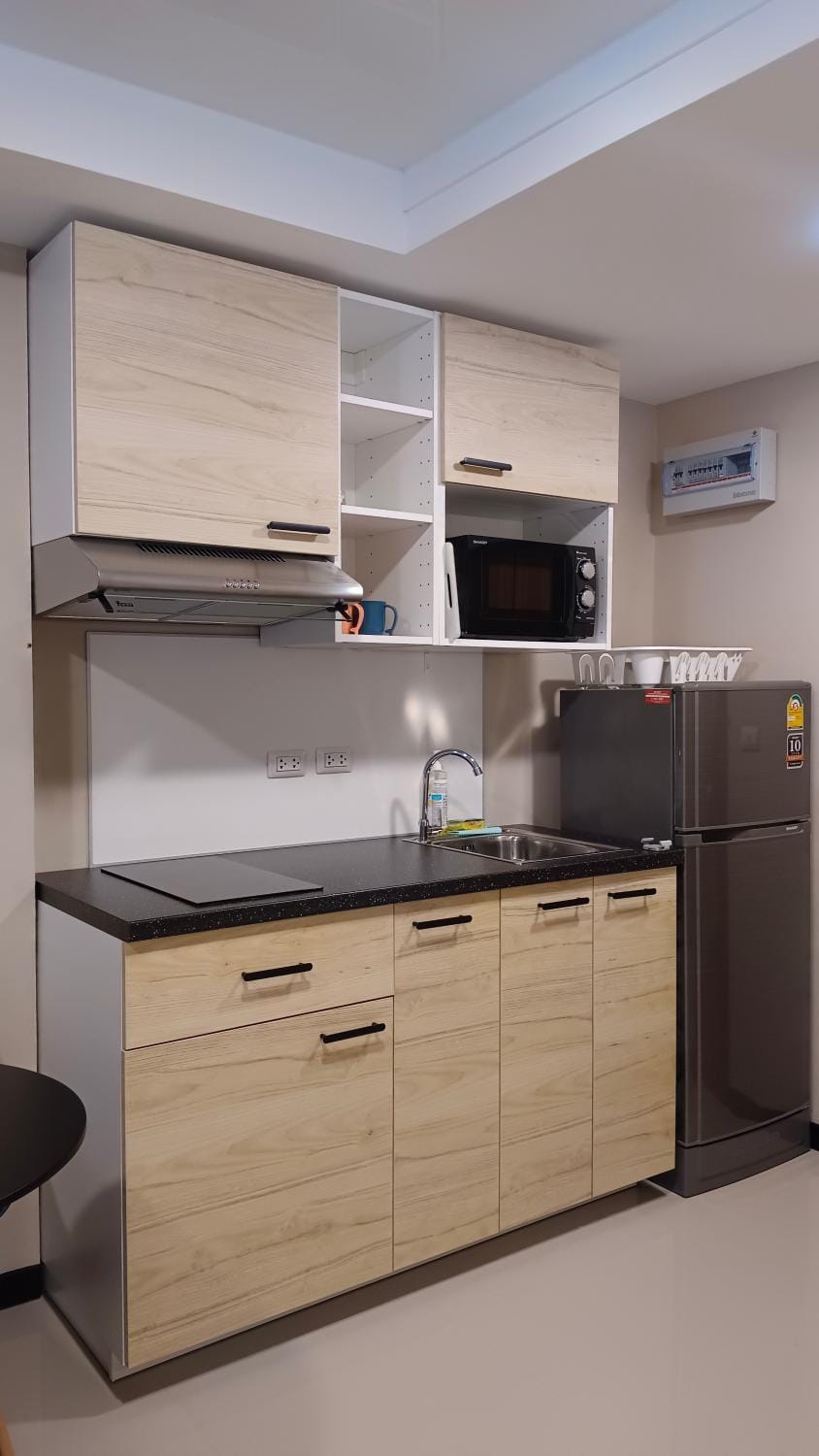 microwave, stove, kitchen