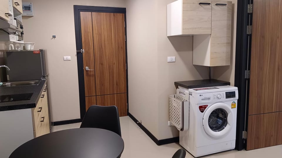 Living room, washing machine