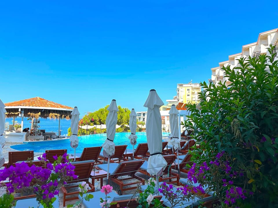 Day, Natural landscape, Pool view, Sea view, Swimming pool, sunbed