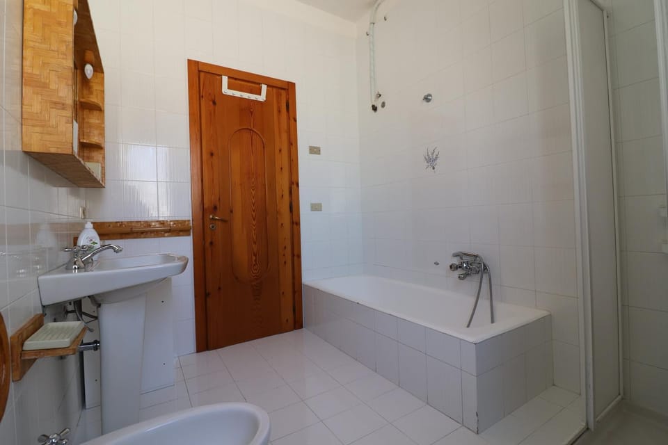 Bathroom, Living room