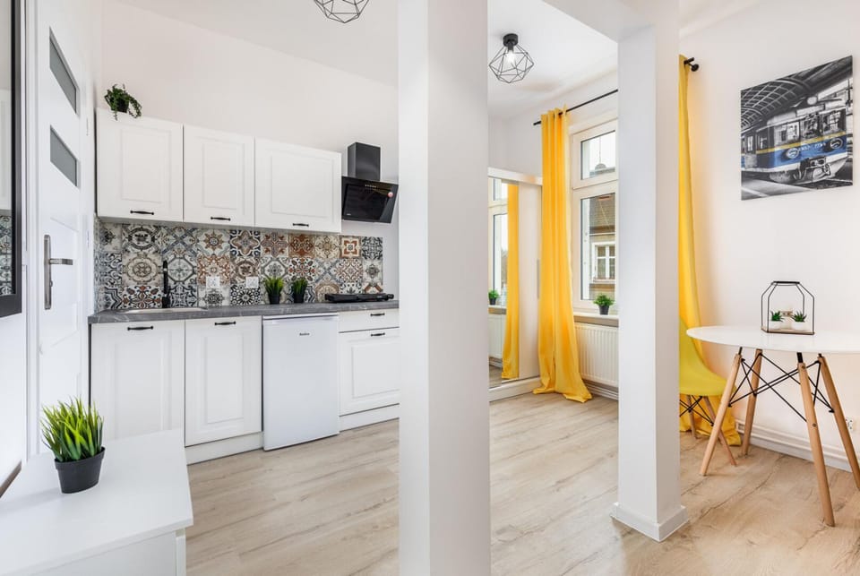 Kitchen or kitchenette, dishwasher