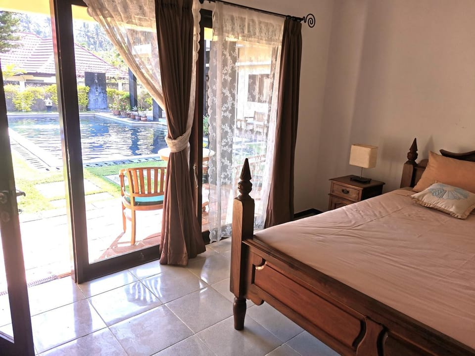 Bed, Garden view