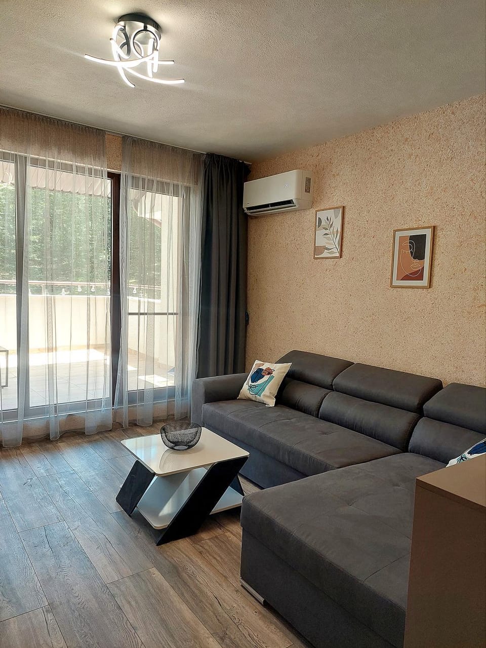 TV and multimedia, Living room, Seating area, air conditioner
