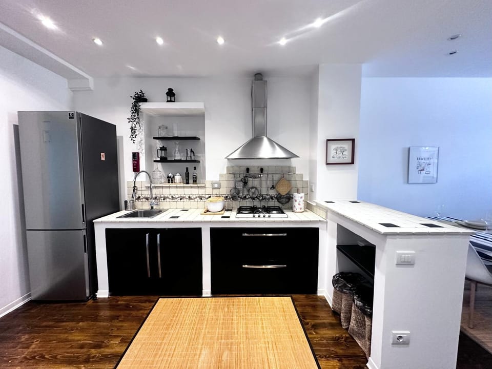Kitchen or kitchenette, dishwasher, stove