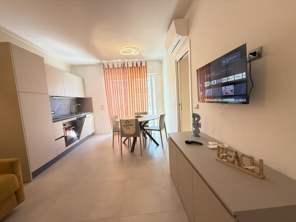 TV and multimedia, Kitchen or kitchenette, Living room, Dining area